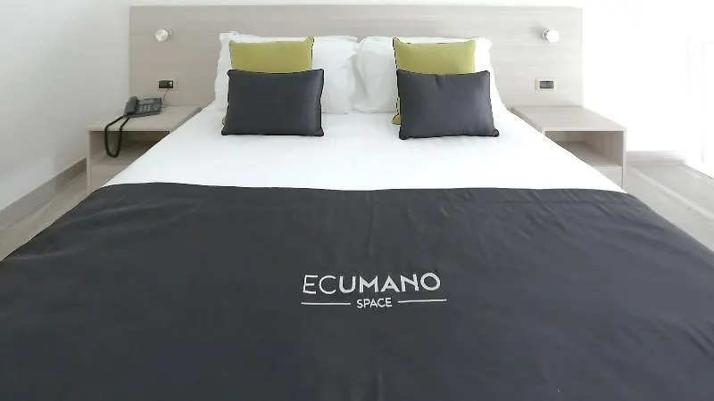 Ecumano Space Naples 3*,