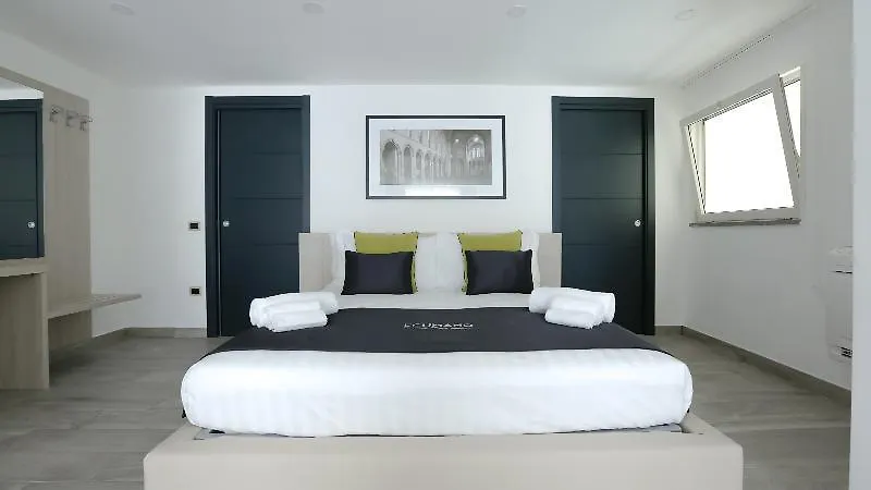 Ecumano Space Naples 3*,